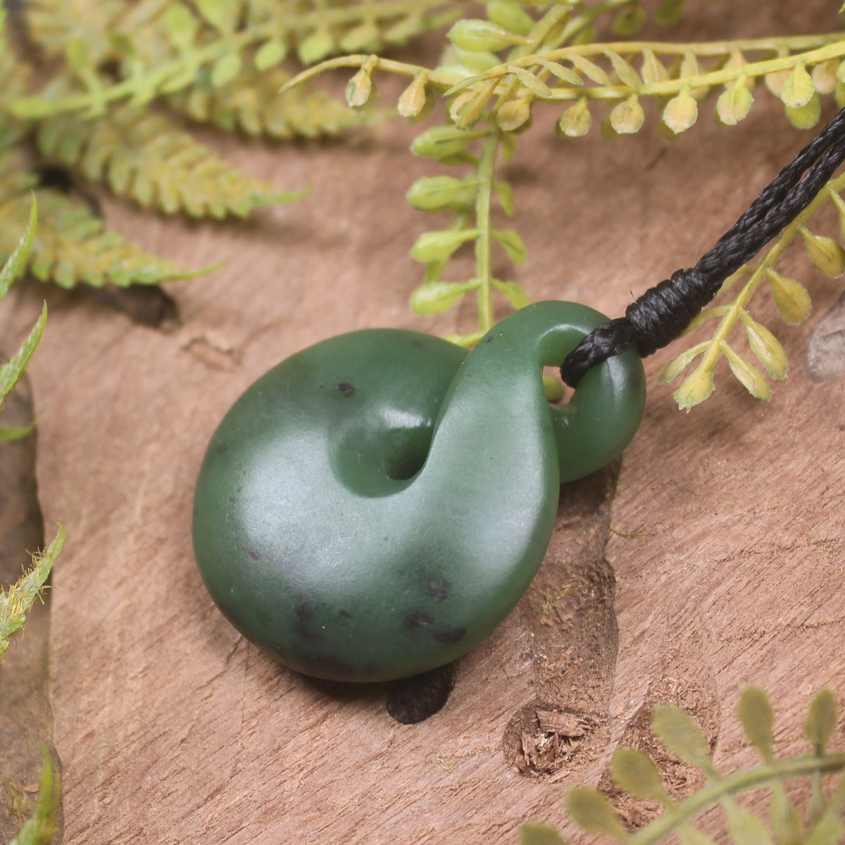 Twist or Pikorua carved from Hapopo Pounamu - NZ Greenstone