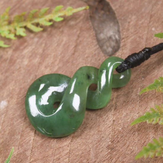 Twist or Pikorua carved from Hapopo Pounamu - NZ Greenstone