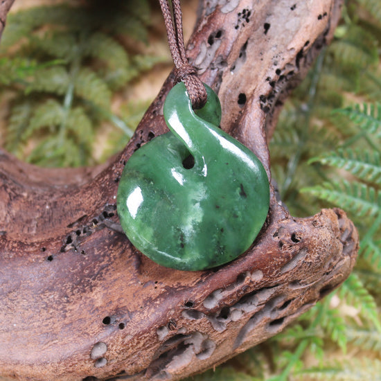 Twist or Pikorua carved from Hapopo Pounamu - NZ Greenstone