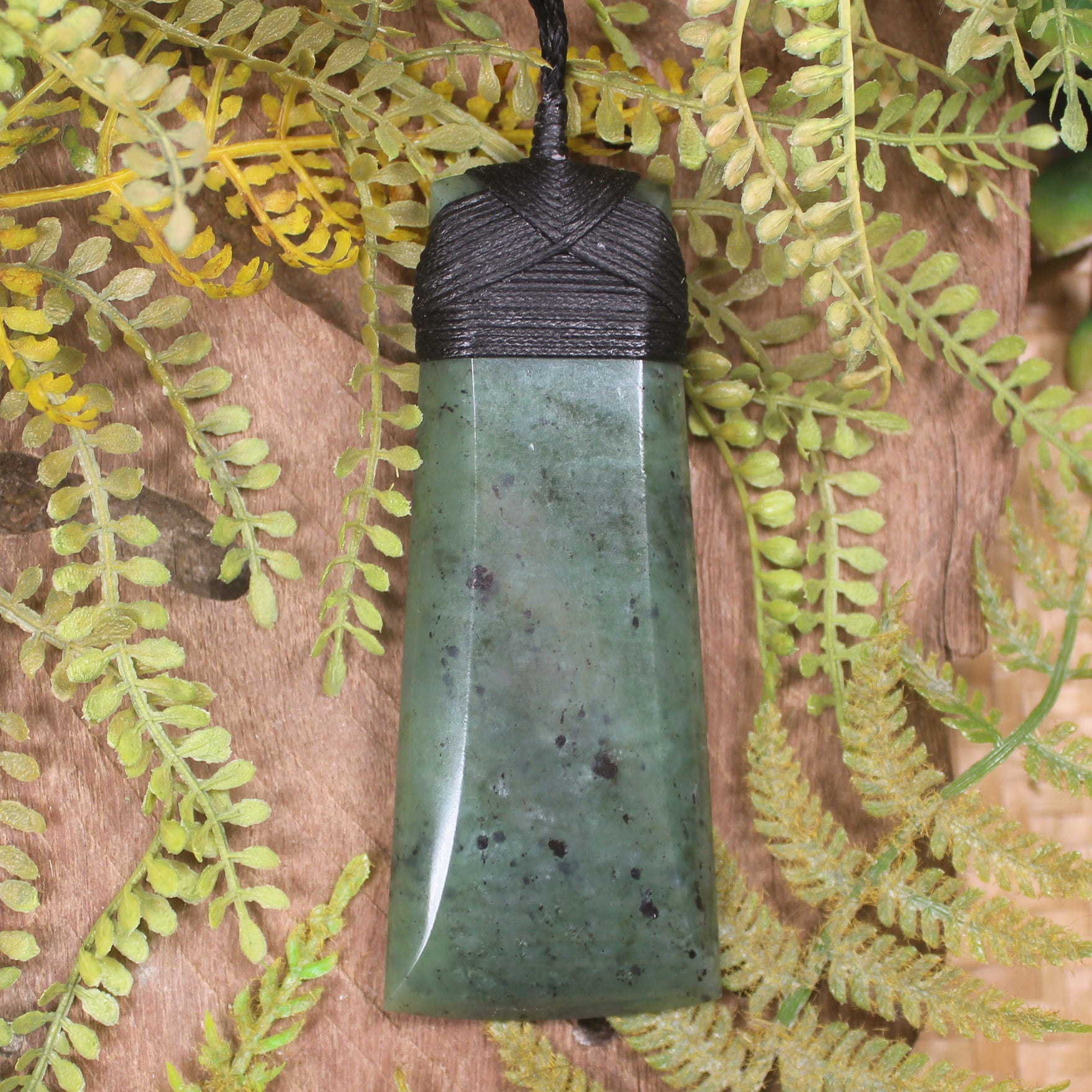 Hapopo Pounamu Toki - NZ Greenstone