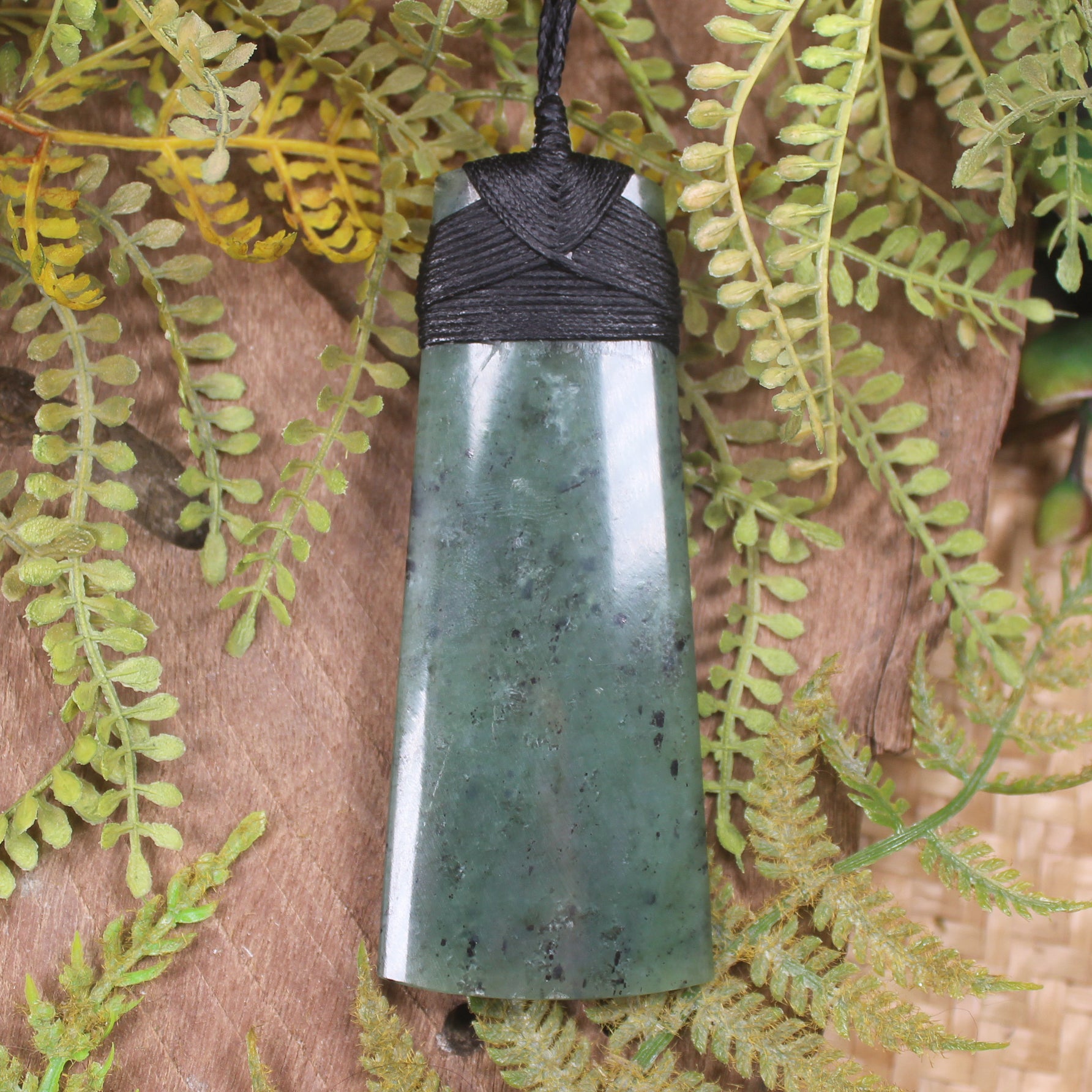 Hapopo Pounamu Toki - NZ Greenstone