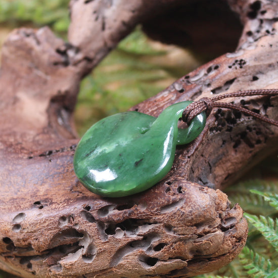 Twist or Pikorua carved from Hapopo Pounamu - NZ Greenstone