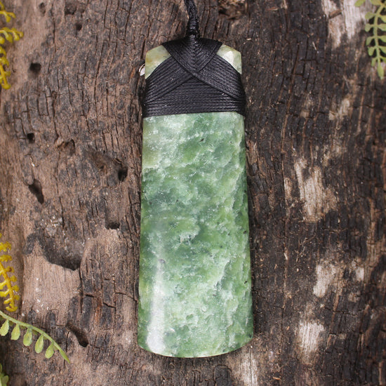 Hapopo Pounamu Toki - NZ Greenstone