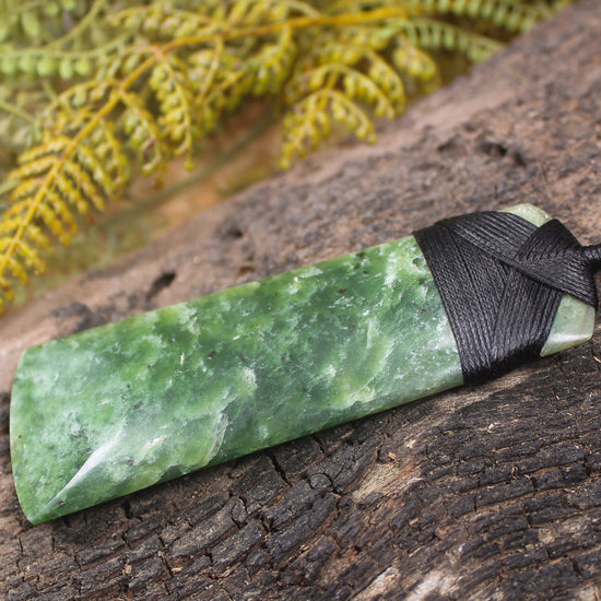Hapopo Pounamu Toki - NZ Greenstone