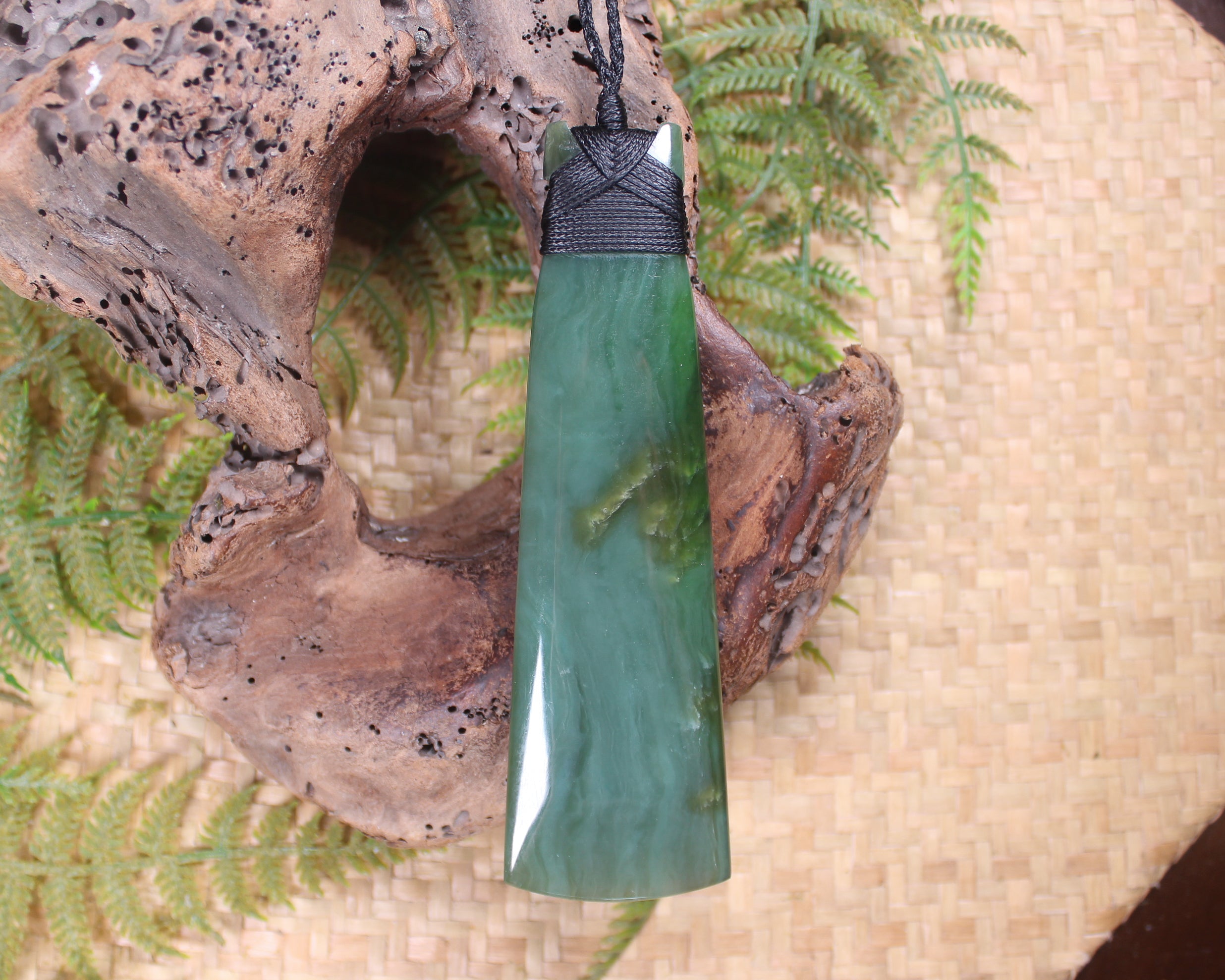 Toki or Adze Pendant carved from Inanga Pounamu - NZ Greenstone