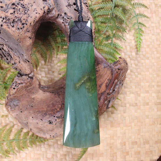 Toki or Adze Pendant carved from Inanga Pounamu - NZ Greenstone