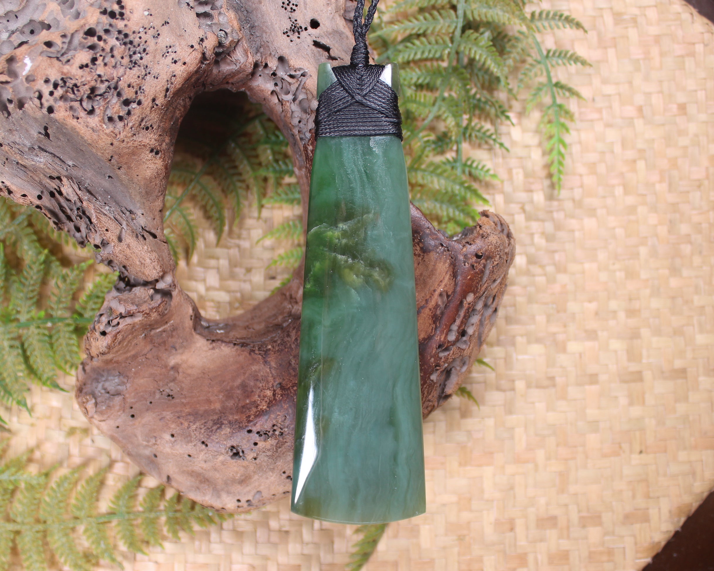 Toki or Adze Pendant carved from Inanga Pounamu - NZ Greenstone
