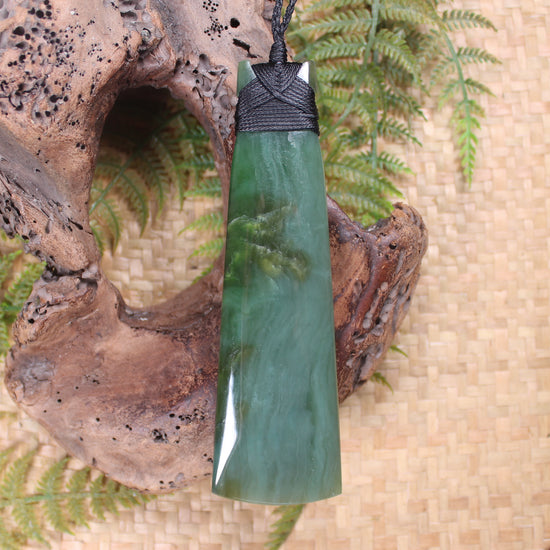 Toki or Adze Pendant carved from Inanga Pounamu - NZ Greenstone