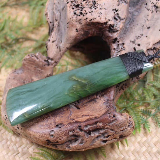 Toki or Adze Pendant carved from Inanga Pounamu - NZ Greenstone