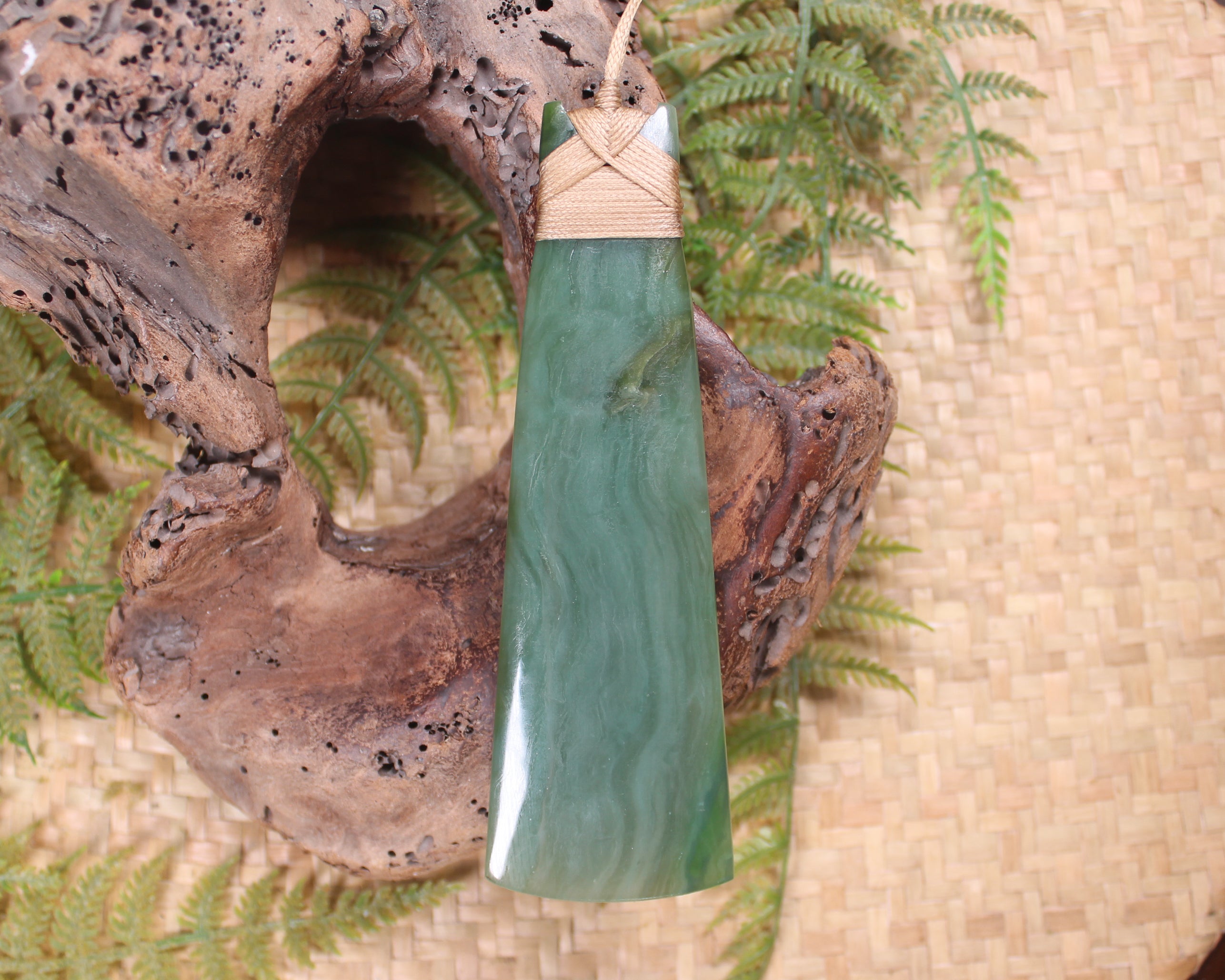 Toki or Adze Pendant carved from Inanga Pounamu - NZ Greenstone