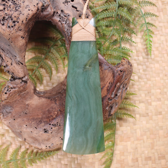 Toki or Adze Pendant carved from Inanga Pounamu - NZ Greenstone