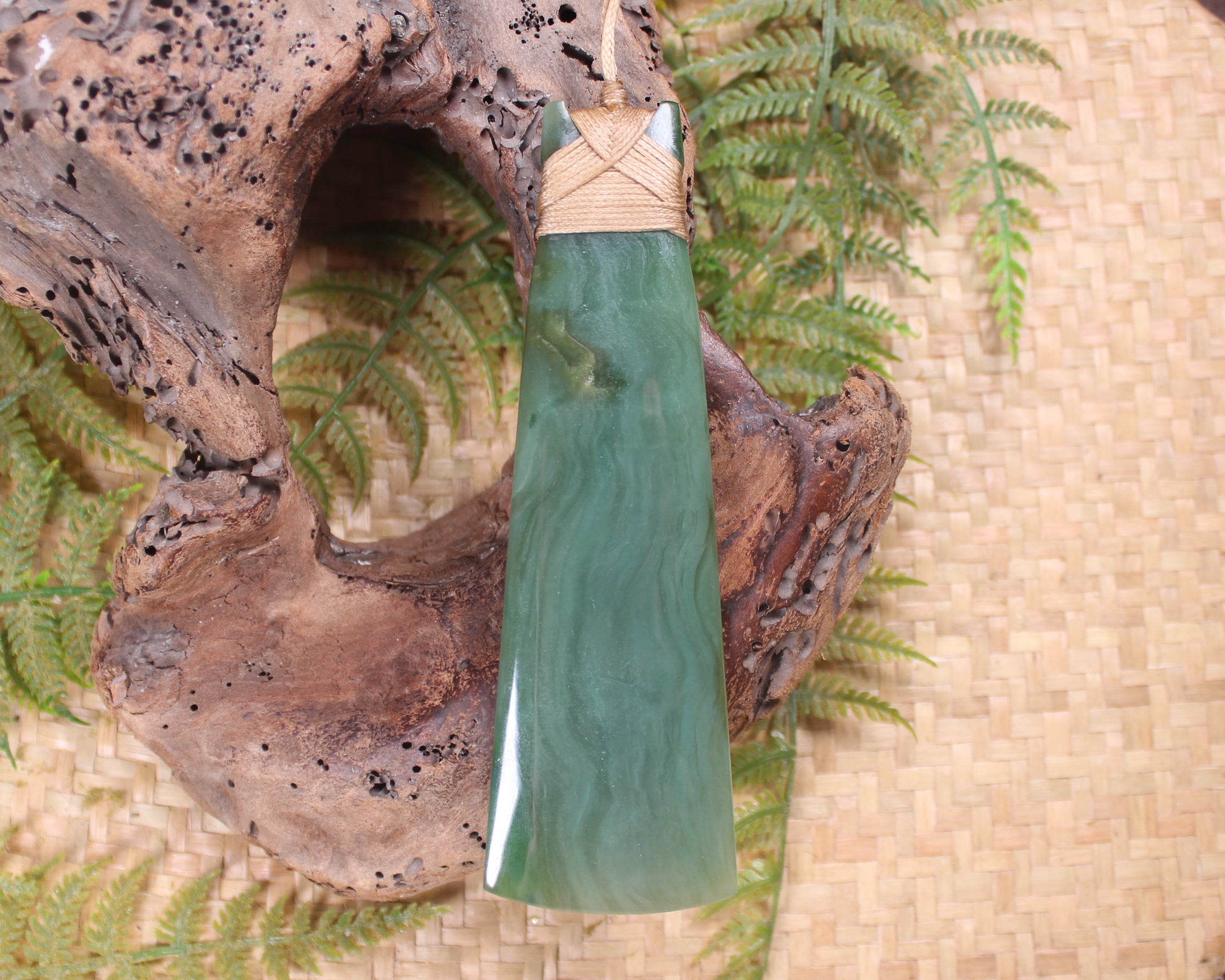 Toki or Adze Pendant carved from Inanga Pounamu - NZ Greenstone