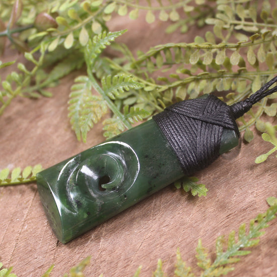 Kawakawa Pounamu Toki with Koru