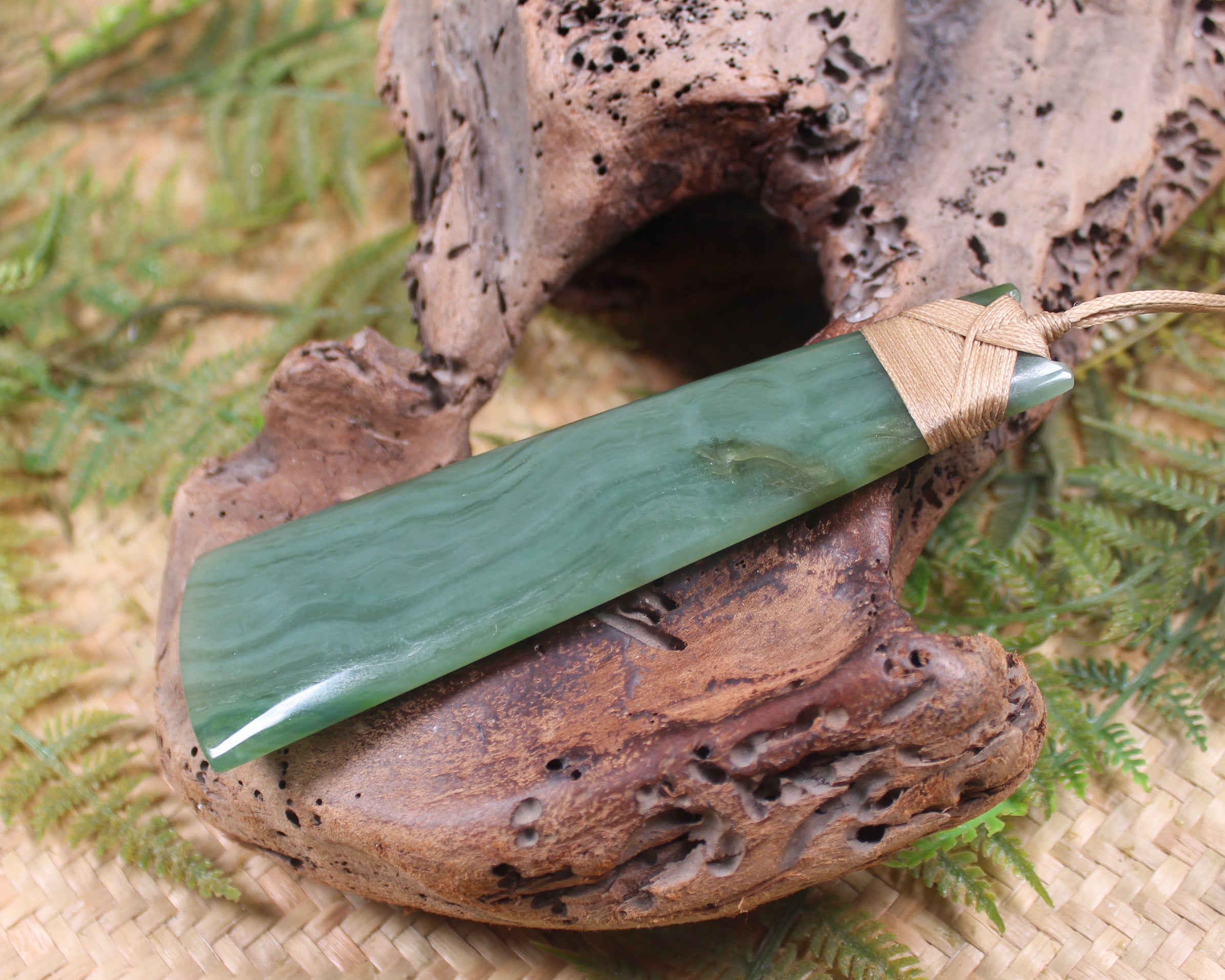 Toki or Adze Pendant carved from Inanga Pounamu - NZ Greenstone