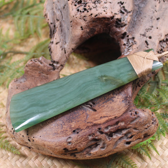 Toki or Adze Pendant carved from Inanga Pounamu - NZ Greenstone