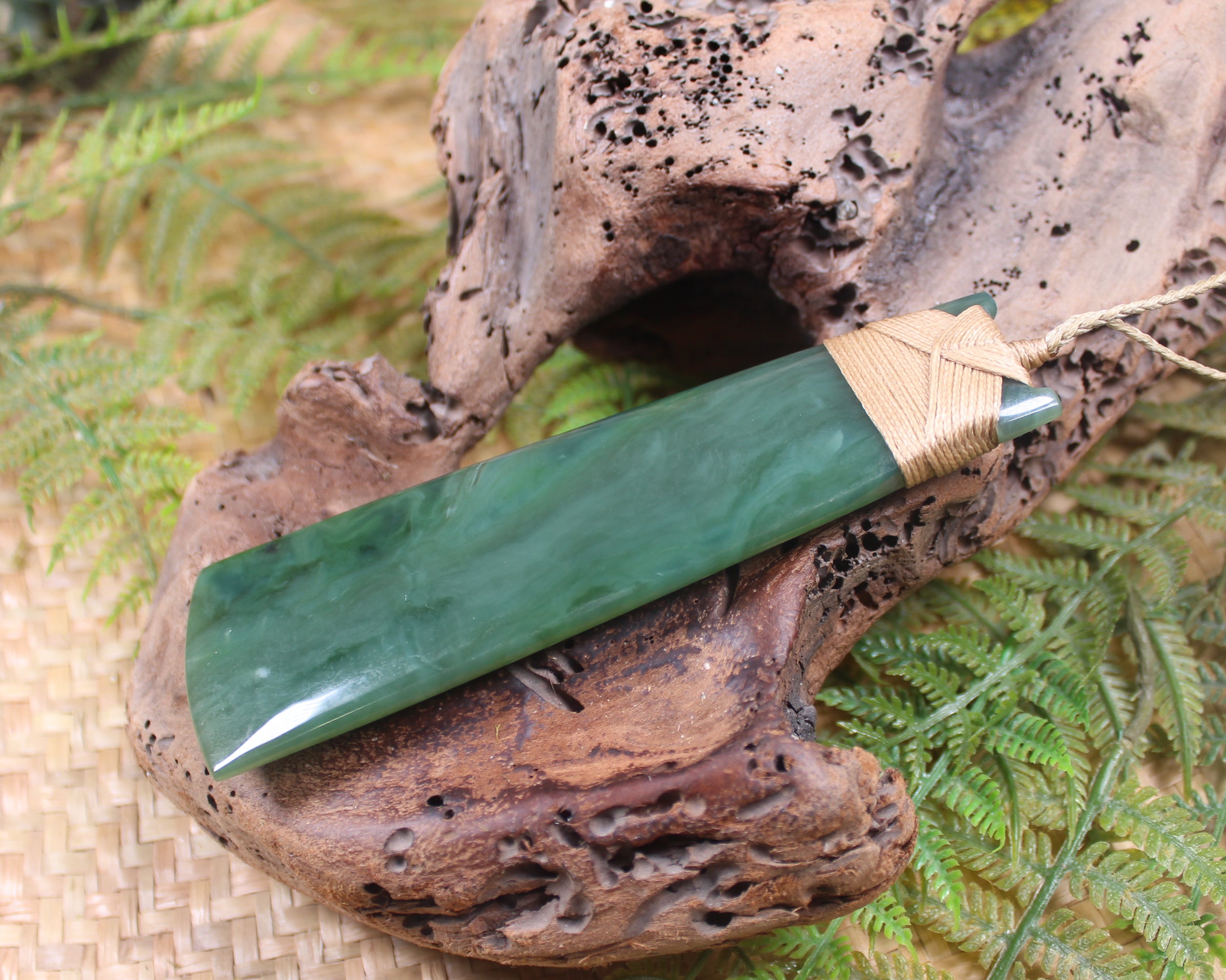 Toki or Adze Pendant carved from Inanga Pounamu - NZ Greenstone