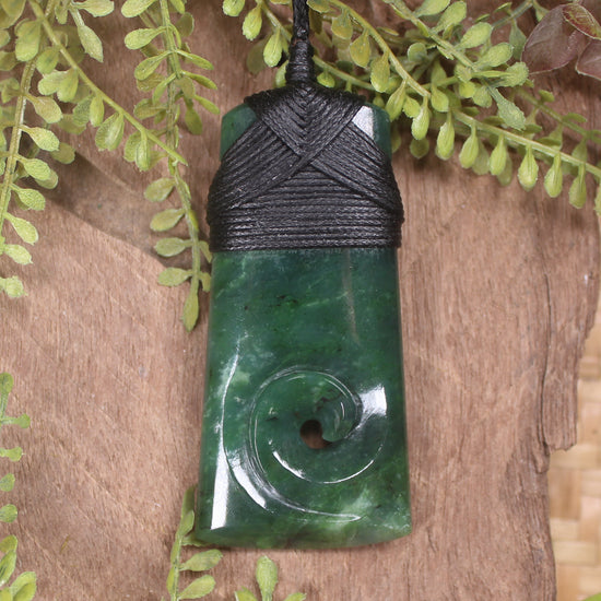 Kawakawa Pounamu Toki with Koru
