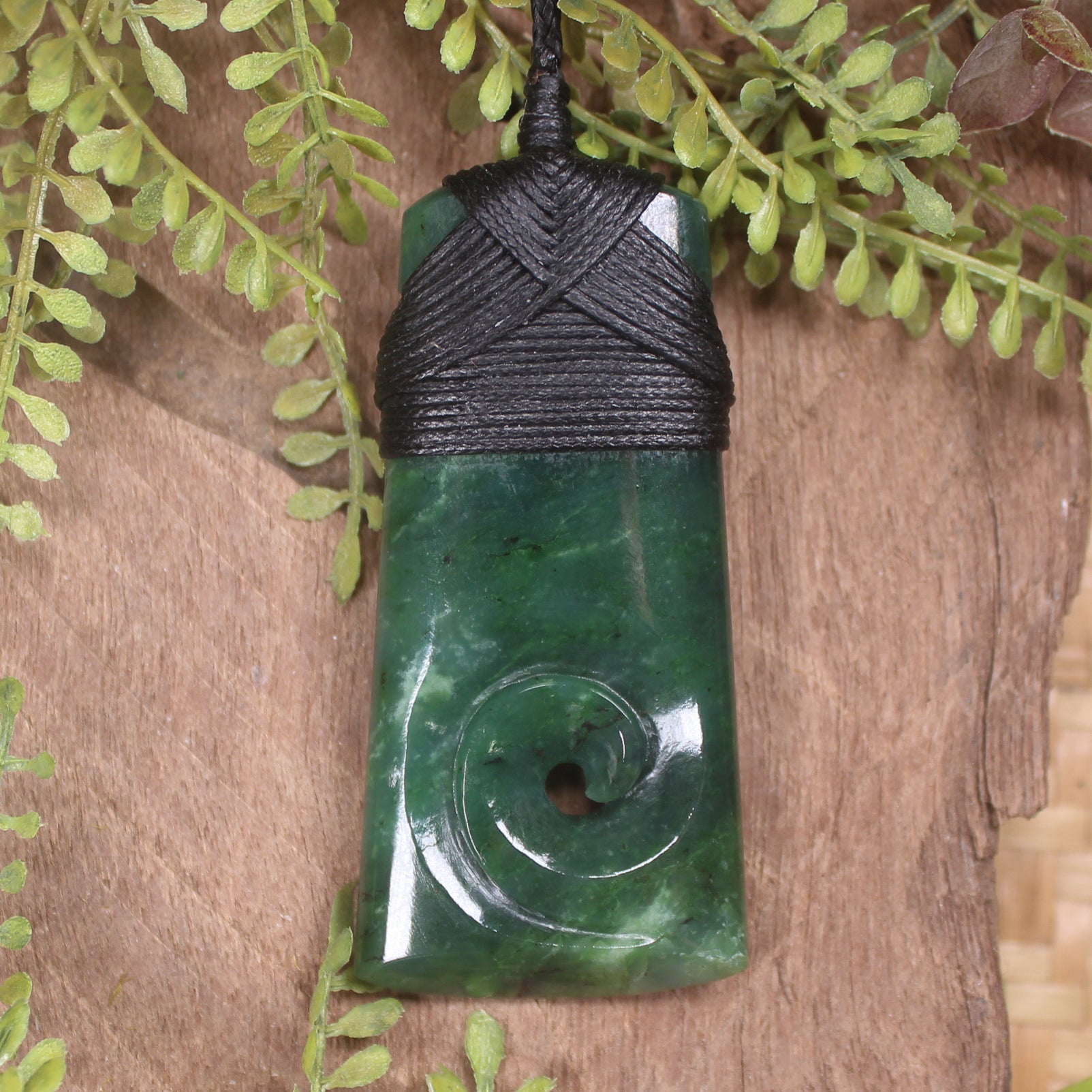 Kawakawa Pounamu Toki with Koru
