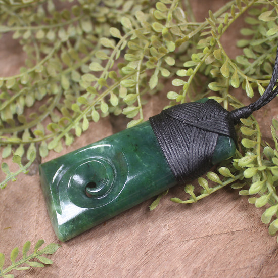 Kawakawa Pounamu Toki with Koru