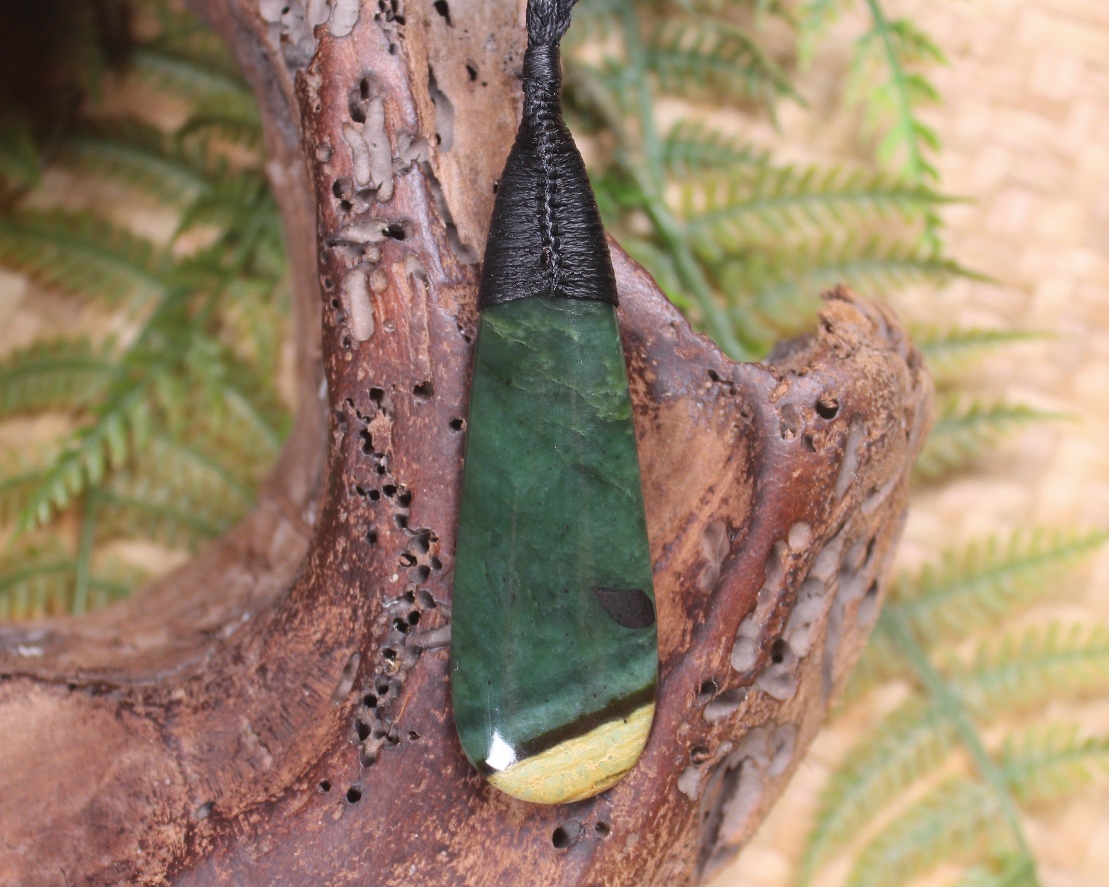 Kawakawa Pounamu Roimata Pendant - NZ Greenstone