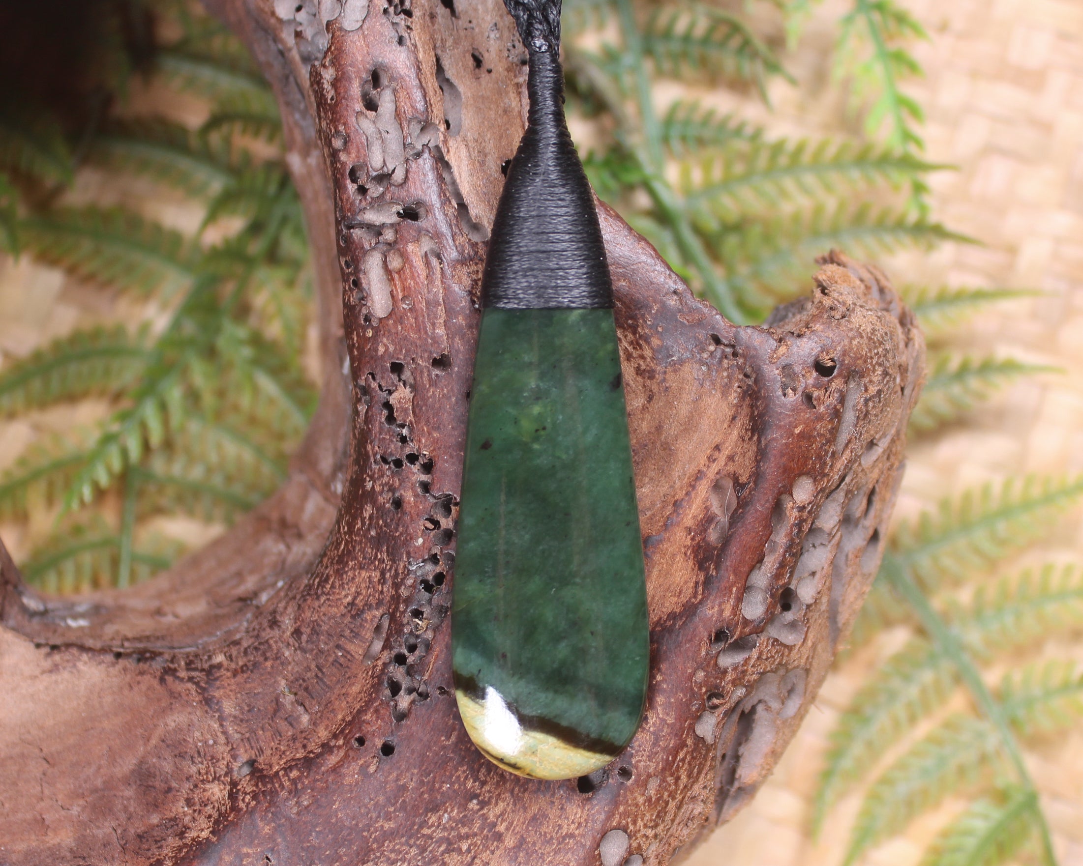 Kawakawa Pounamu Roimata Pendant - NZ Greenstone