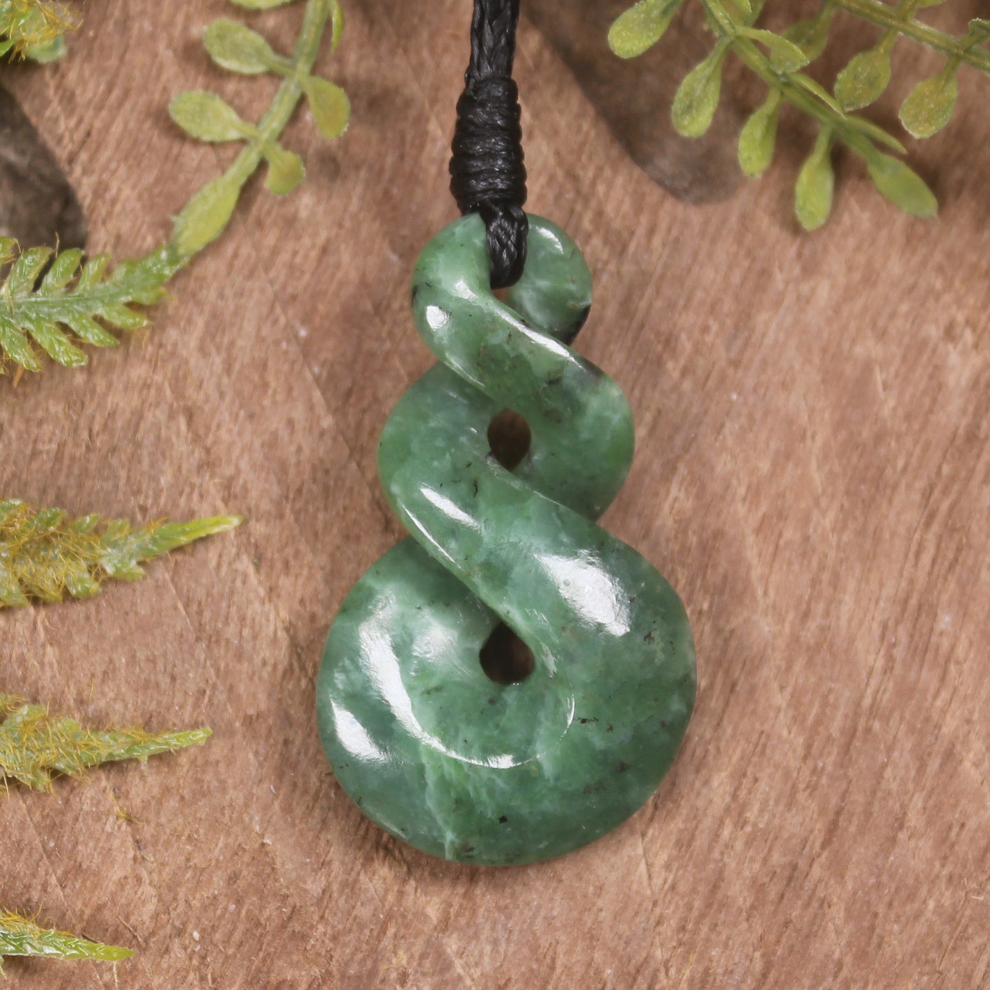Twist or Pikorua carved from Hapopo Pounamu - NZ Greenstone