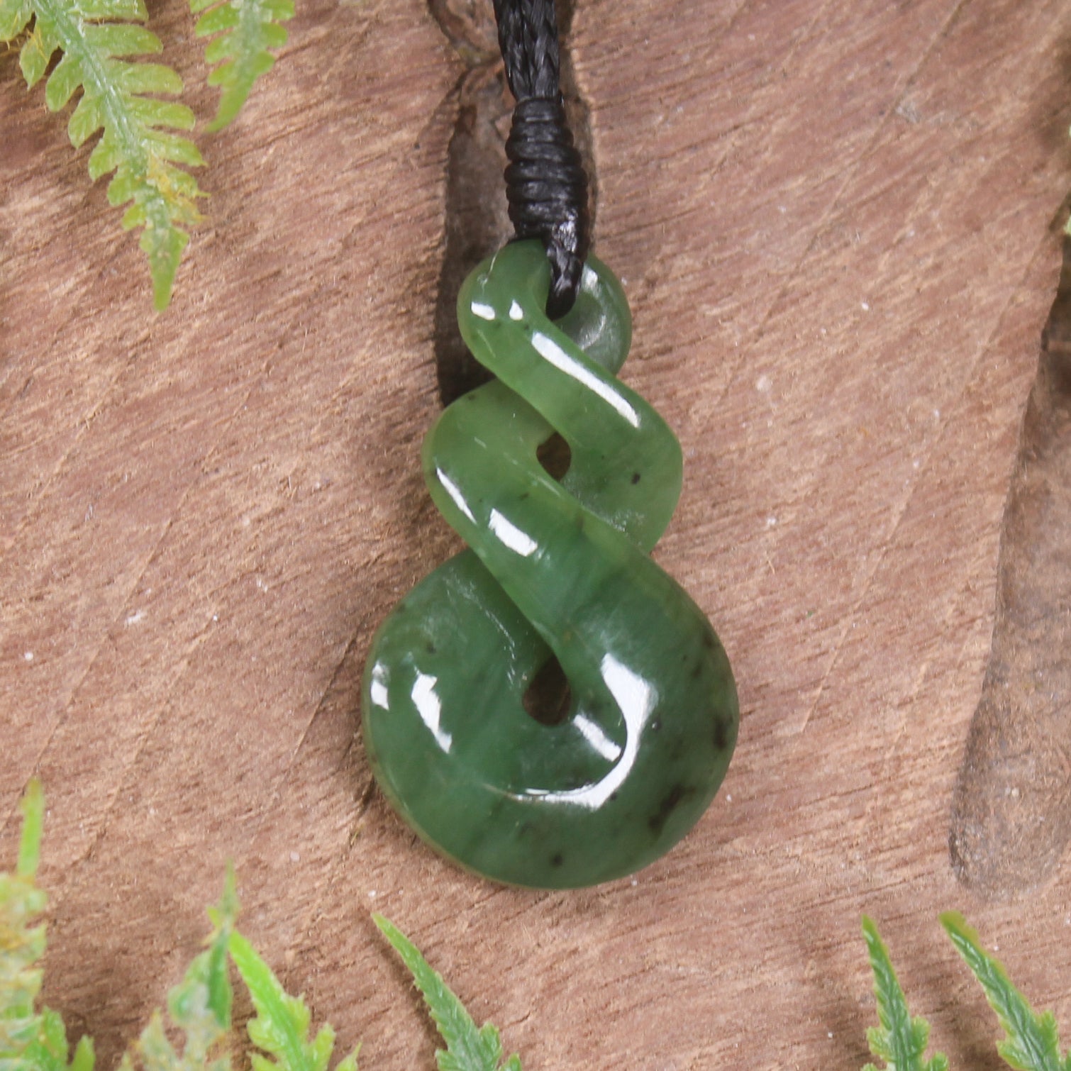 Twist or Pikorua carved from Hapopo Pounamu - NZ Greenstone
