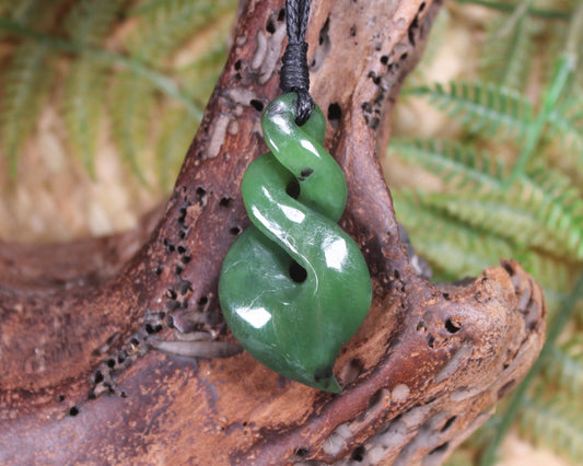 Twist or Pikorua carved from Hapopo Pounamu - NZ Greenstone