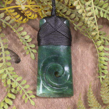 Kawakawa Pounamu Toki with Koru