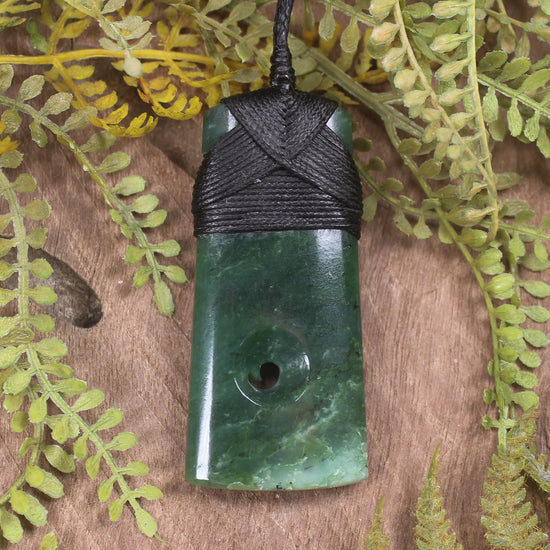 Kawakawa Pounamu Toki with Koru