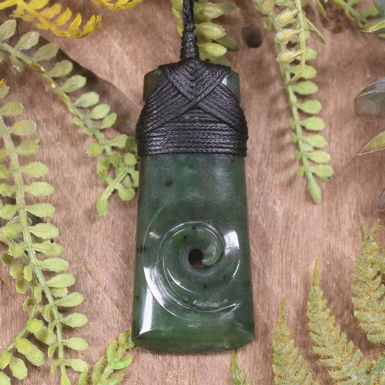 Kawakawa Pounamu Toki with Koru