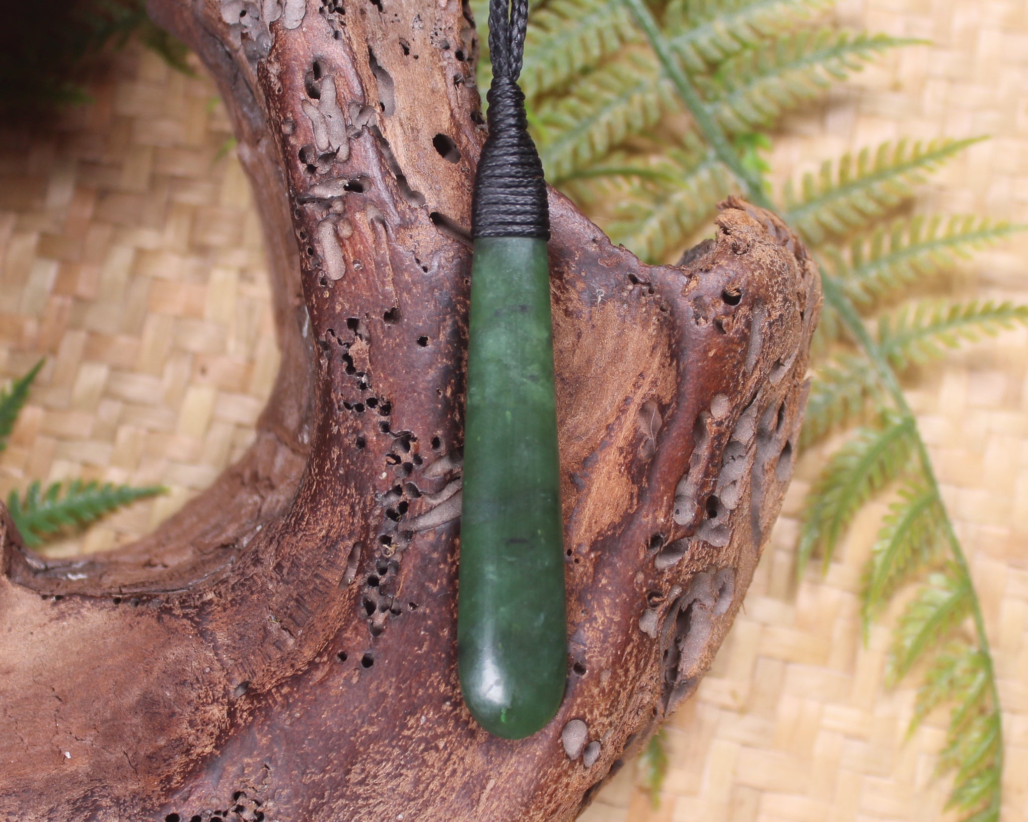 Kawakawa Pounamu Roimata Pendant - NZ Greenstone