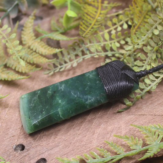 Kawakawa Pounamu Toki