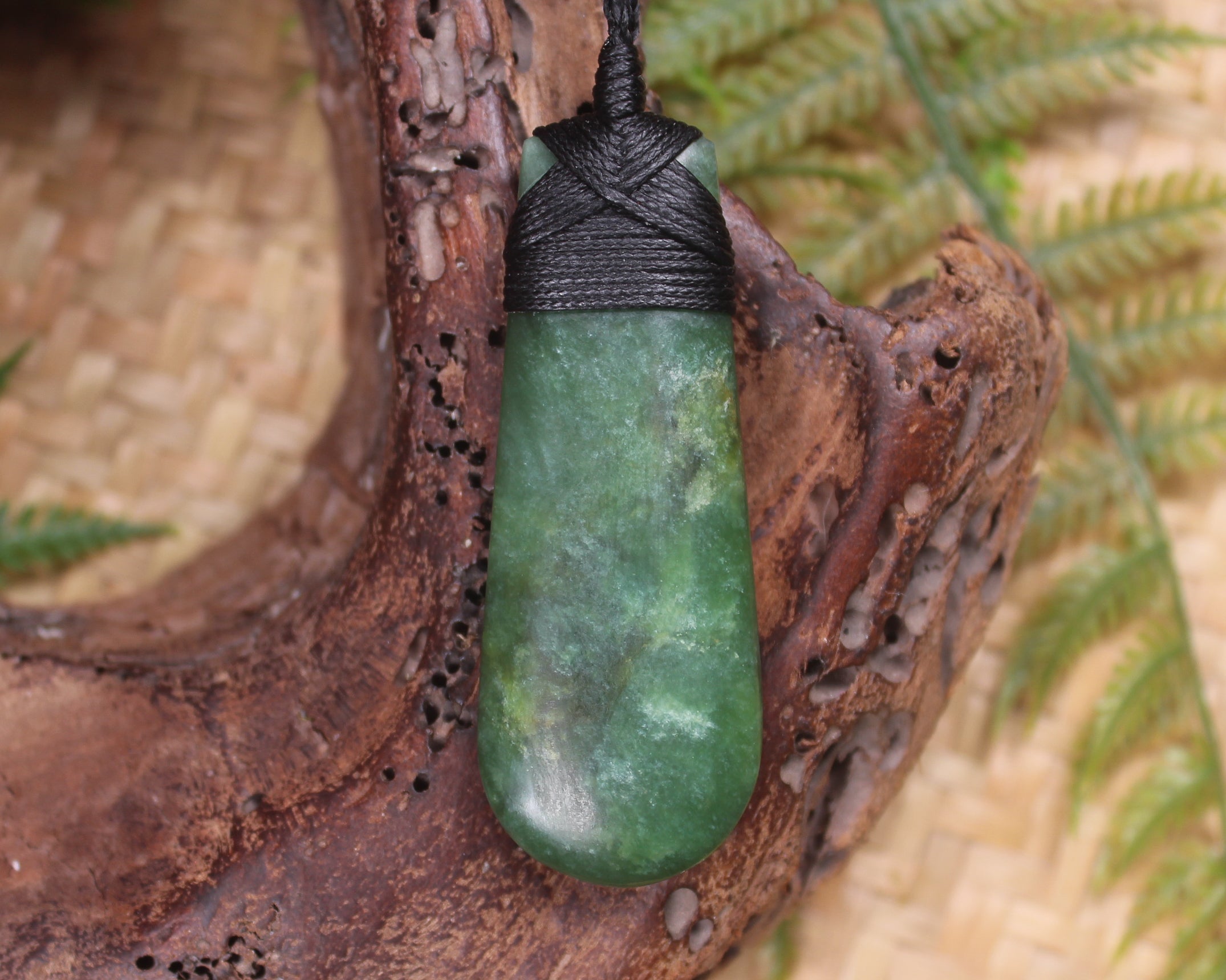 Kawakawa Pounamu Roimata Pendant - NZ Greenstone