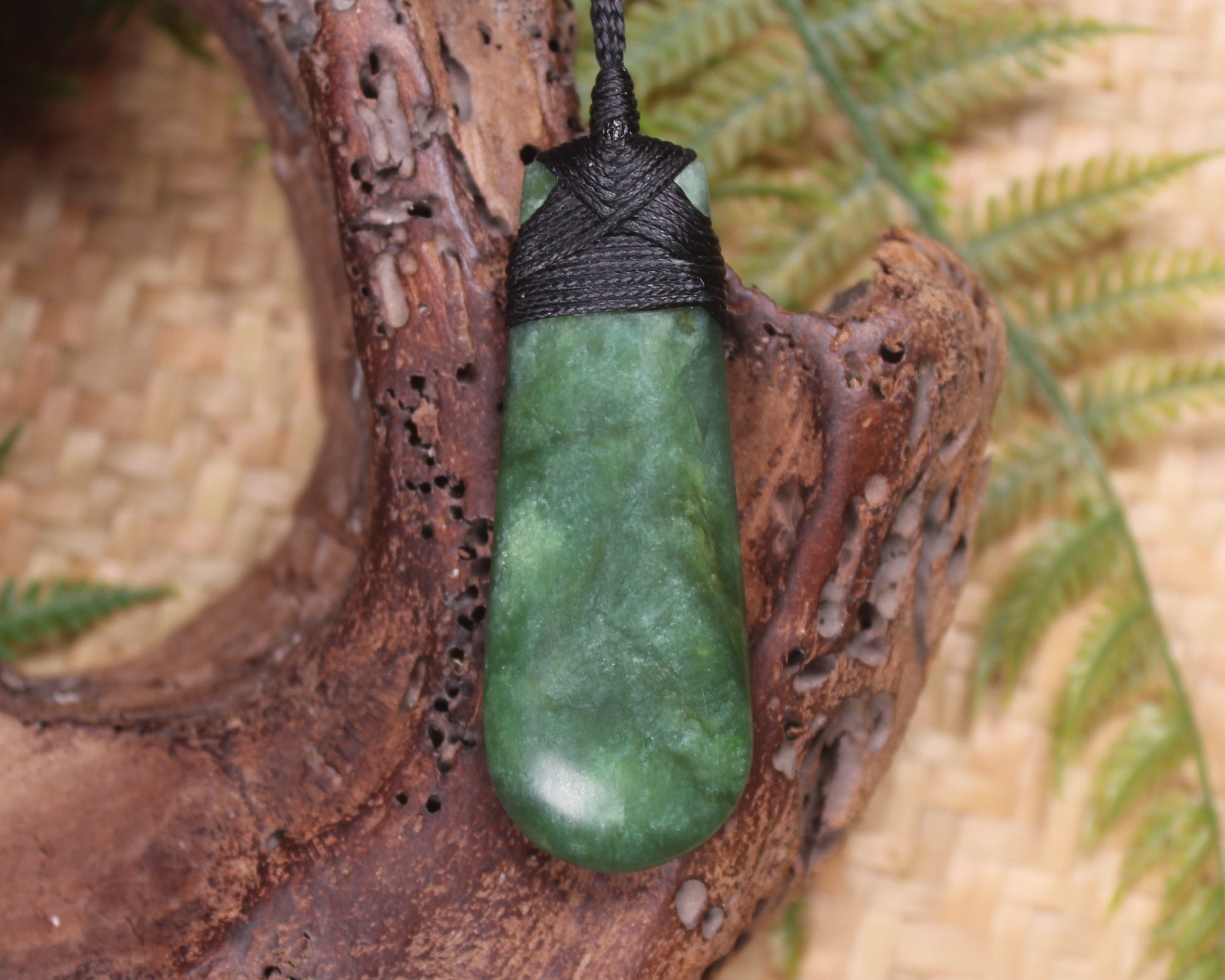 Kawakawa Pounamu Roimata Pendant - NZ Greenstone