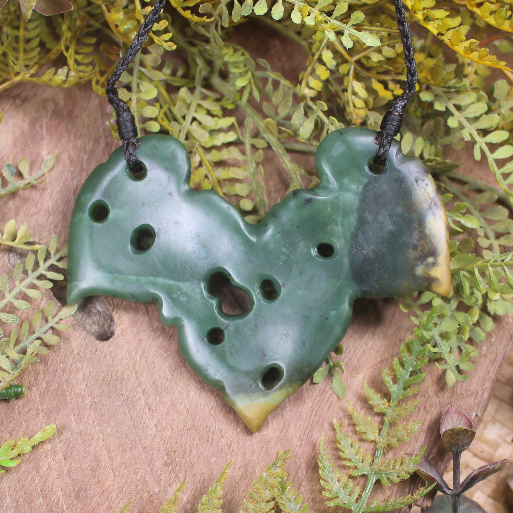 Flower Jade pounamu kawakawa leaves pendant - NZ Greenstone