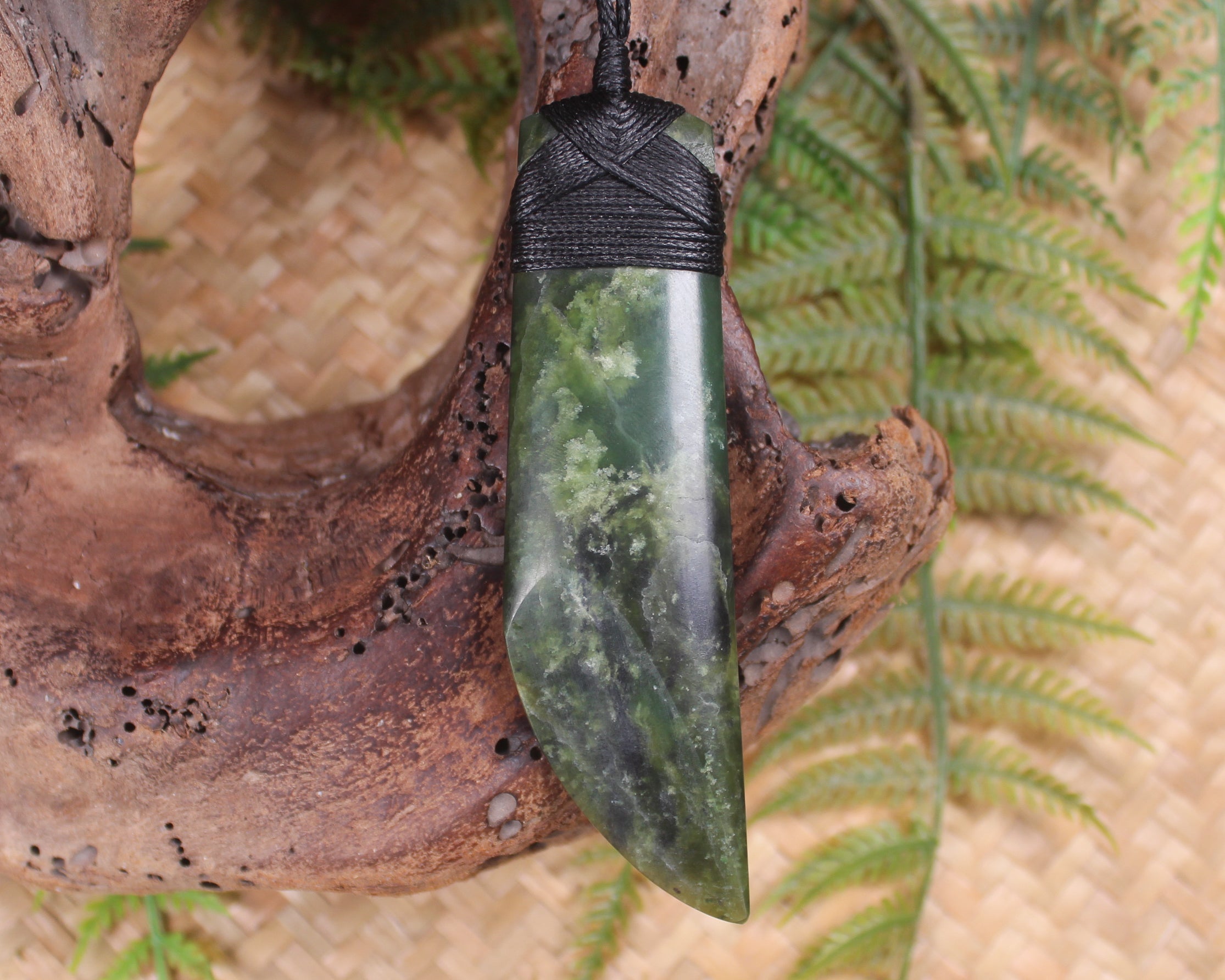 Kawakawa Pounamu Toki