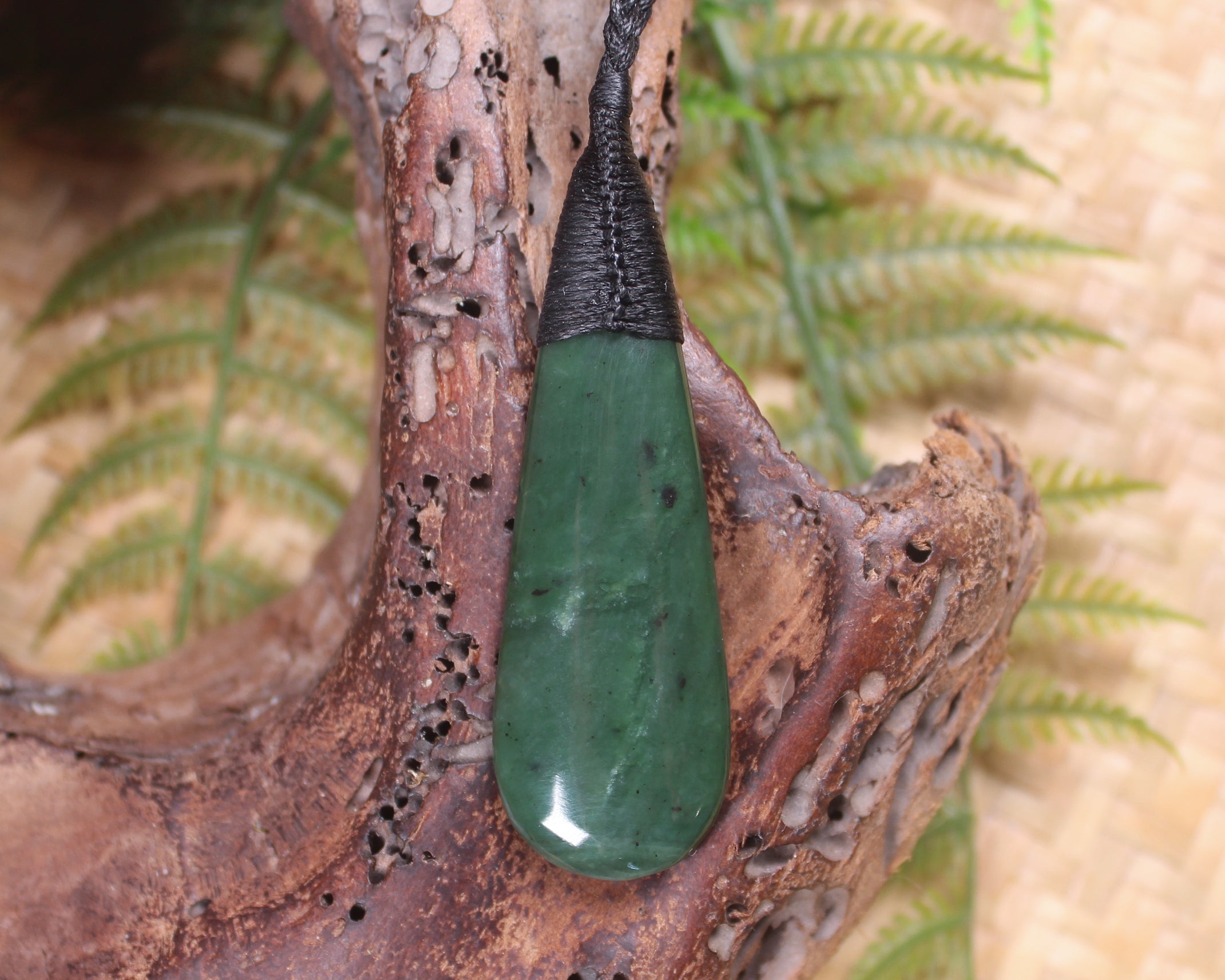 Kawakawa Pounamu Roimata Pendant - NZ Greenstone