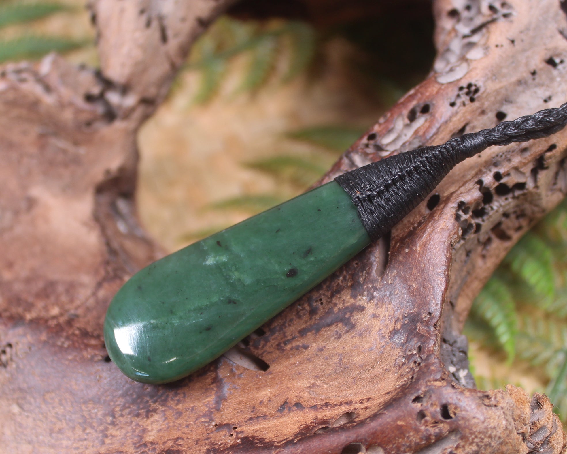 Kawakawa Pounamu Roimata Pendant - NZ Greenstone