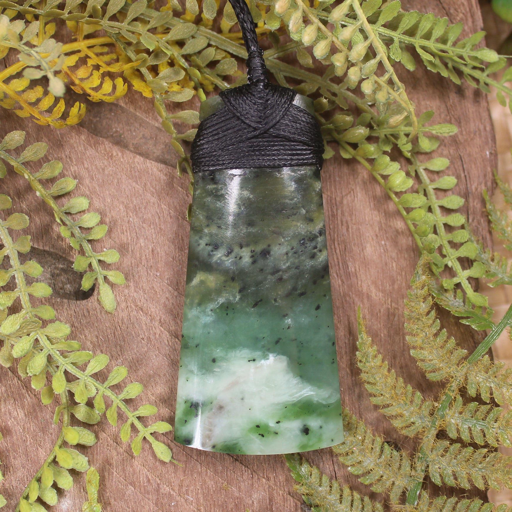 Hapopo Pounamu Toki - NZ Greenstone
