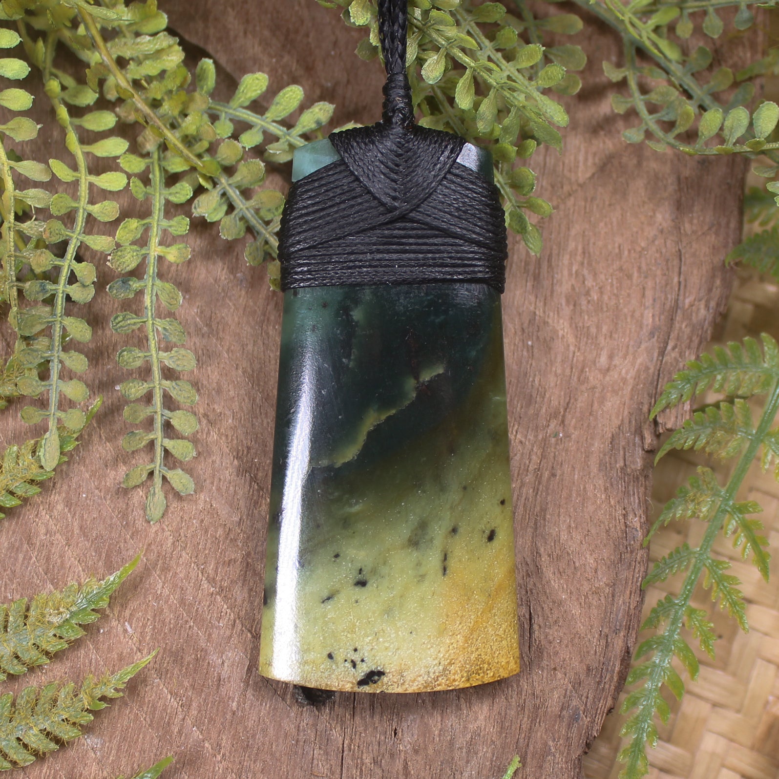 Flower Jade Pounamu Toki Pendant - NZ Greenstone