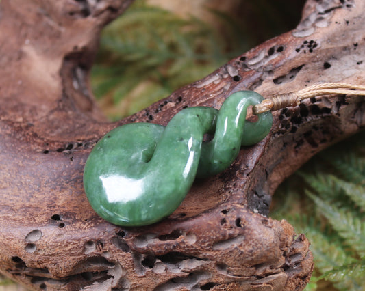Twist or Pikorua carved from Hapopo Pounamu - NZ Greenstone