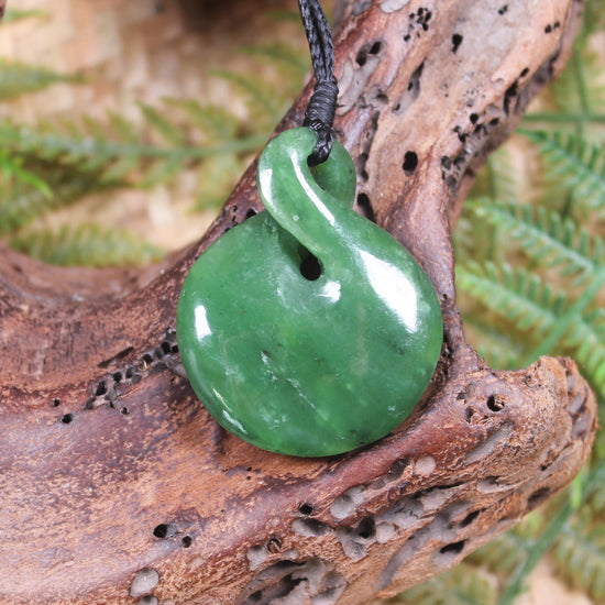 Twist or Pikorua carved from Hapopo Pounamu - NZ Greenstone