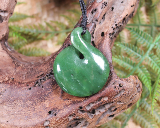 Twist or Pikorua carved from Hapopo Pounamu - NZ Greenstone