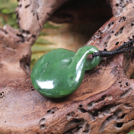 Twist or Pikorua carved from Hapopo Pounamu - NZ Greenstone