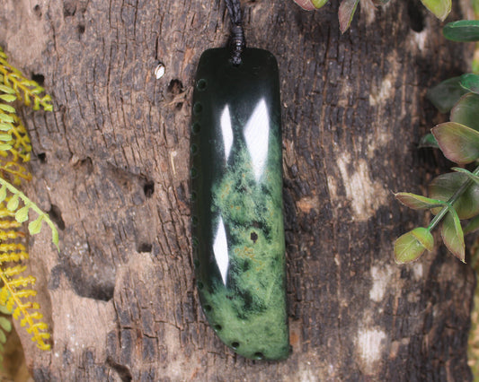Flower Jade Pounamu Tooth pendant - NZ Greenstone