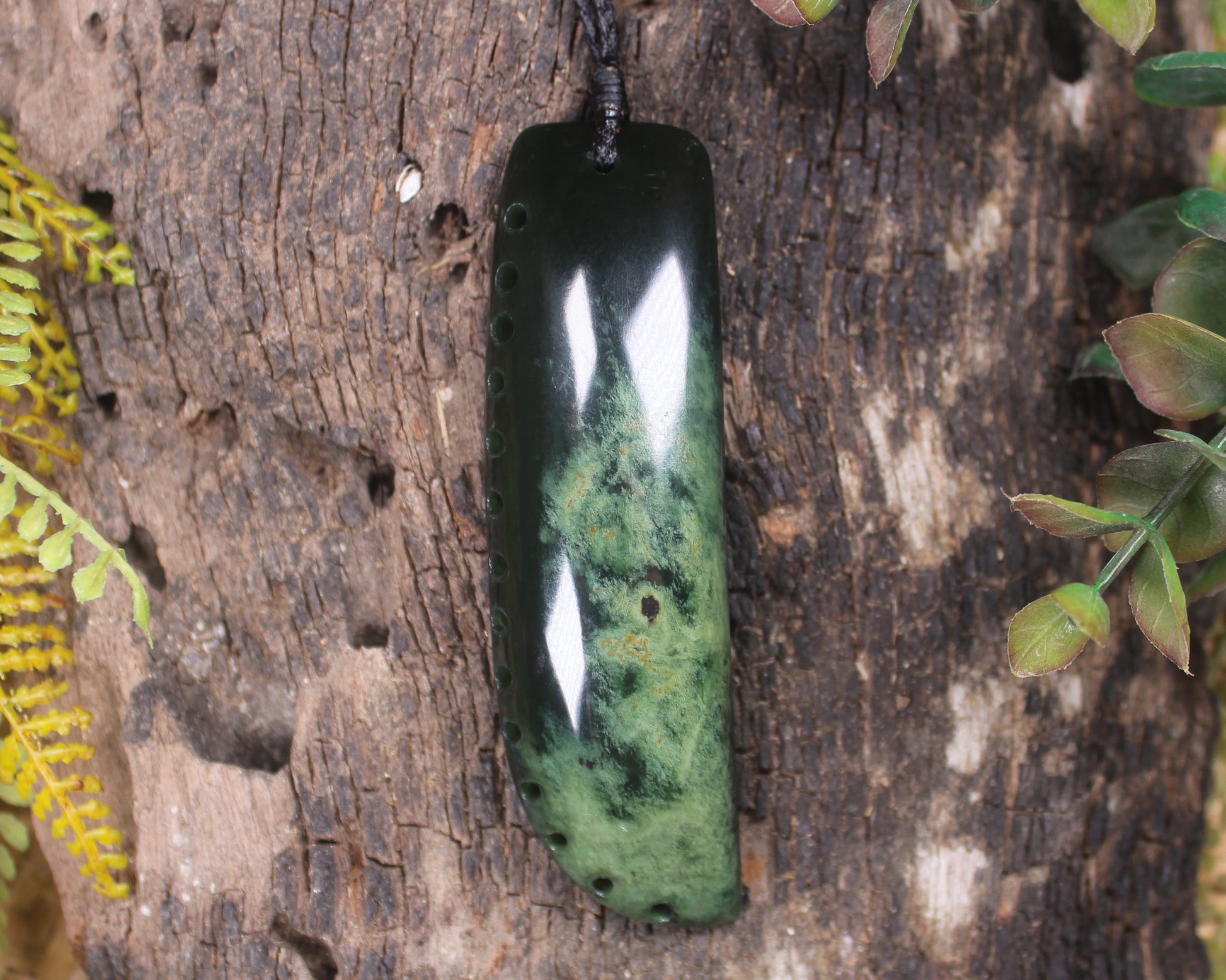Flower Jade Pounamu Tooth pendant - NZ Greenstone