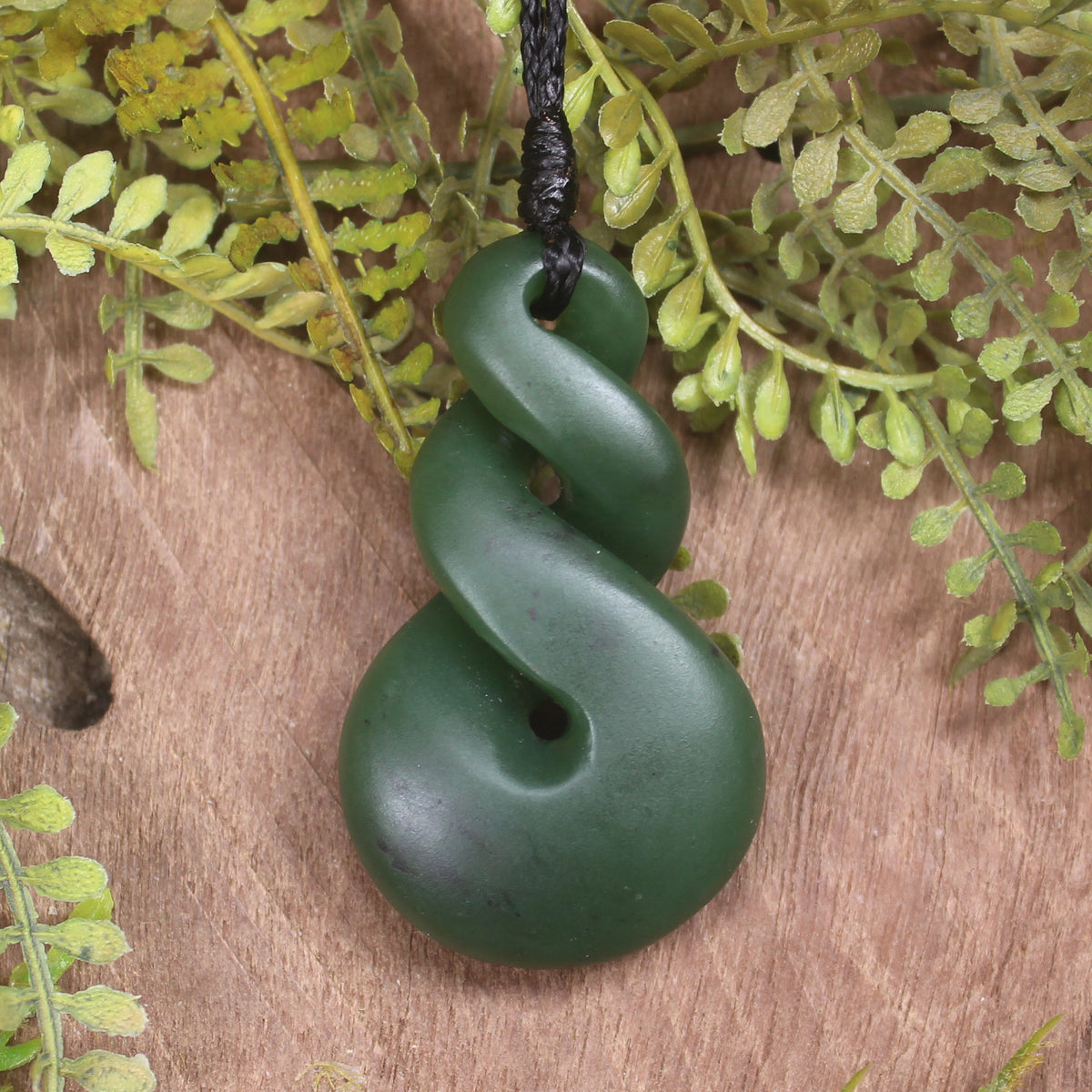 Twist or Pikorua carved from Kawakawa Pounamu - NZ Greenstone
