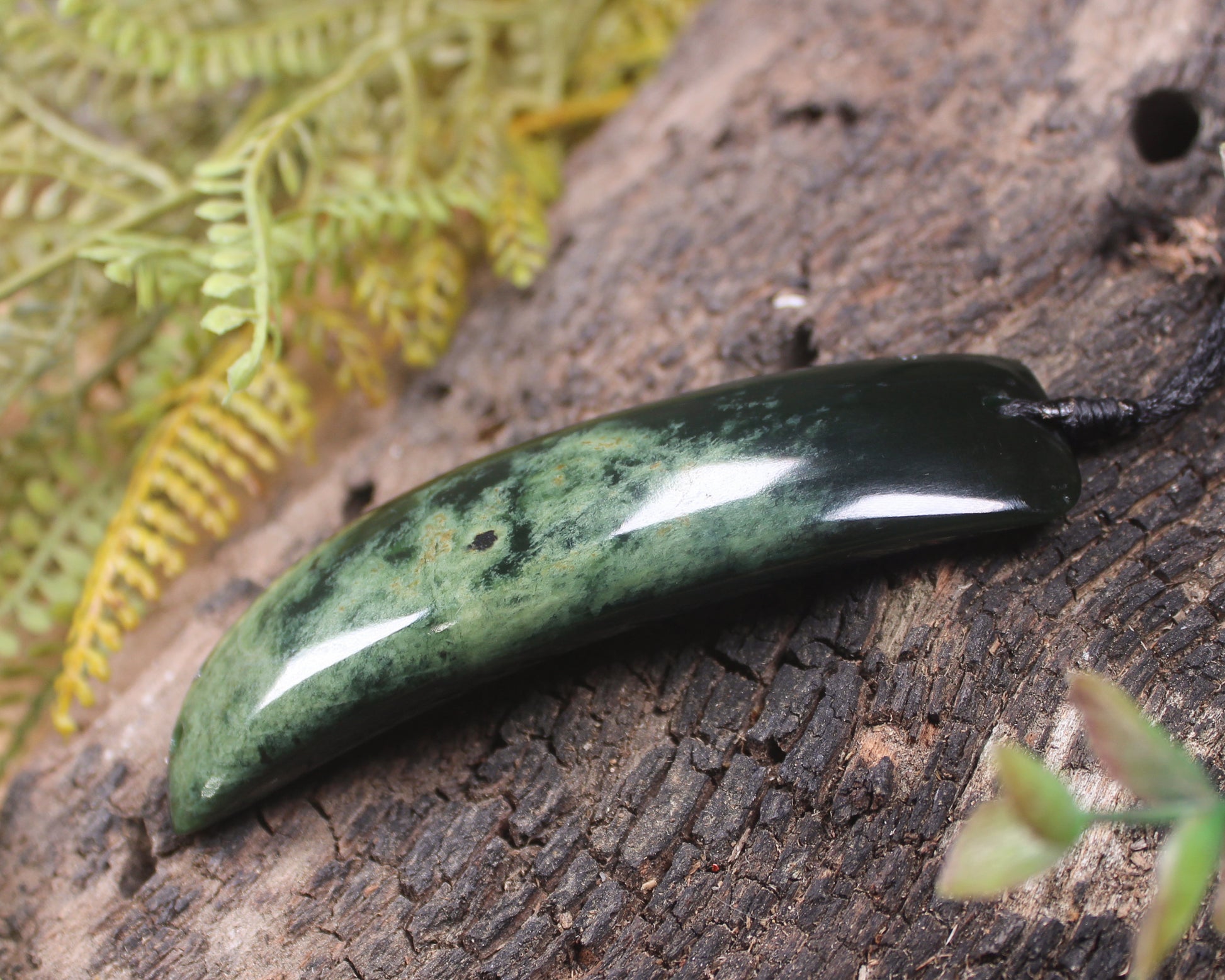 Flower Jade Pounamu Tooth pendant - NZ Greenstone