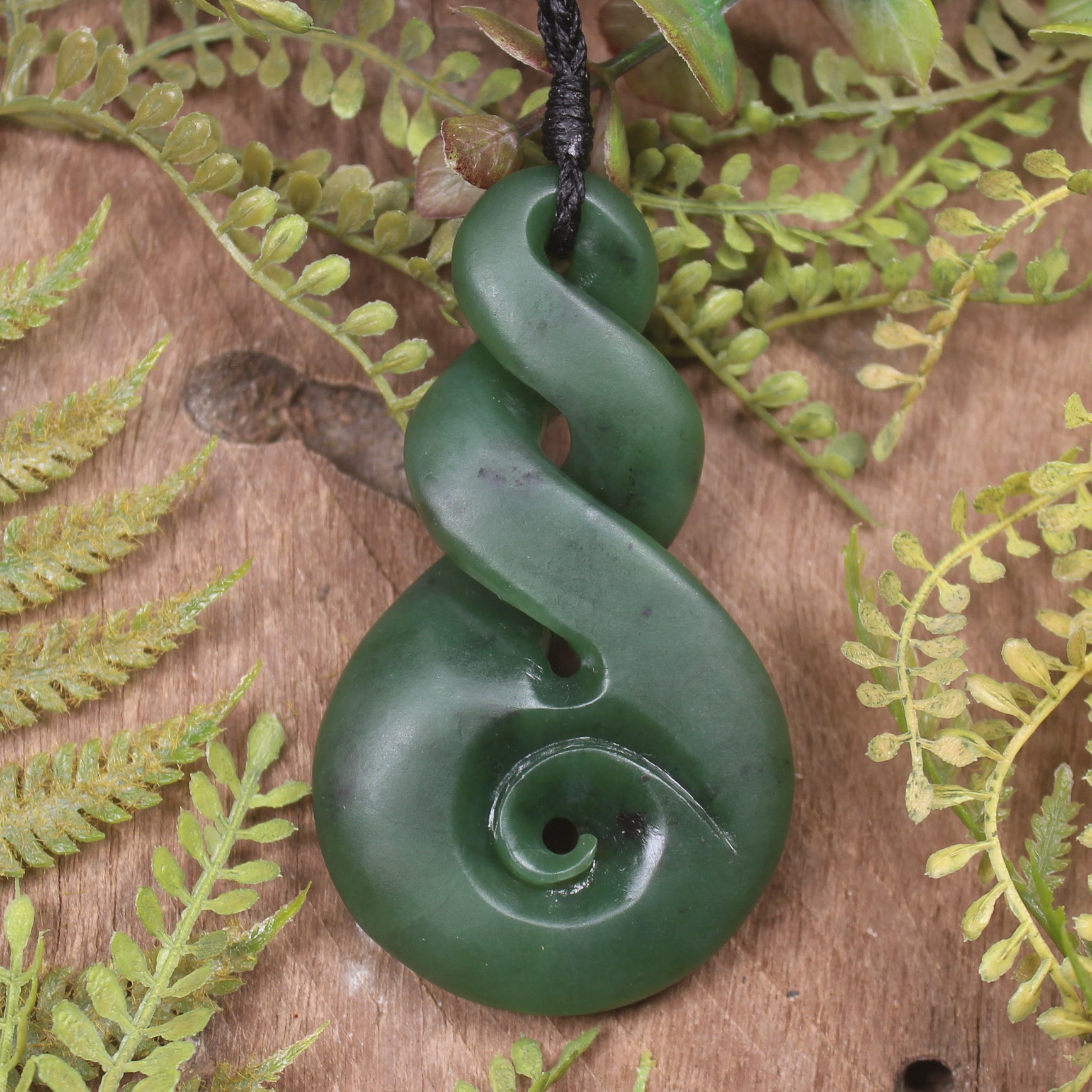 Twist or Pikorua carved from Hapopo Pounamu - NZ Greenstone